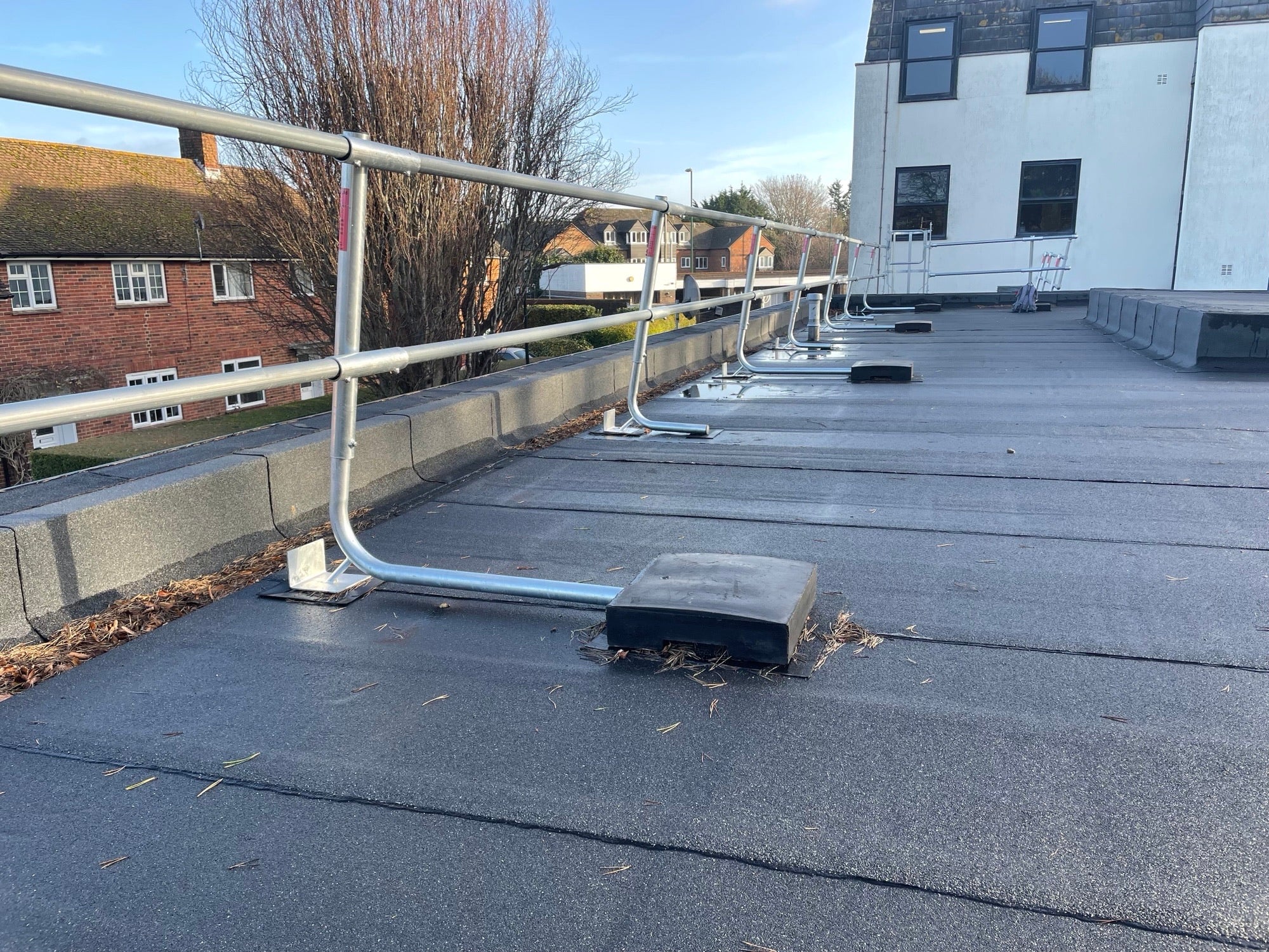 Freestanding roof guardrail (linear meterage rate) Lockinex