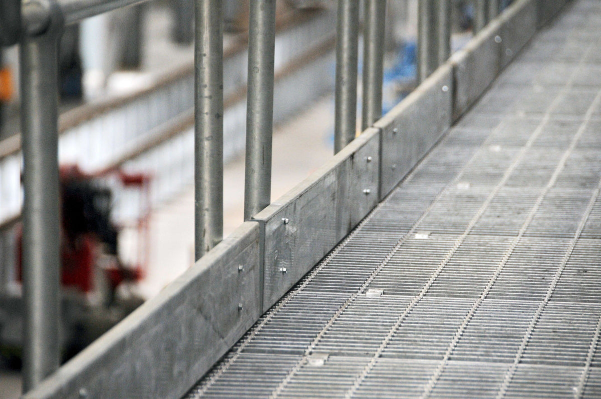 Kick Board Railing Handrail and Guardrail Systems | Lockinex